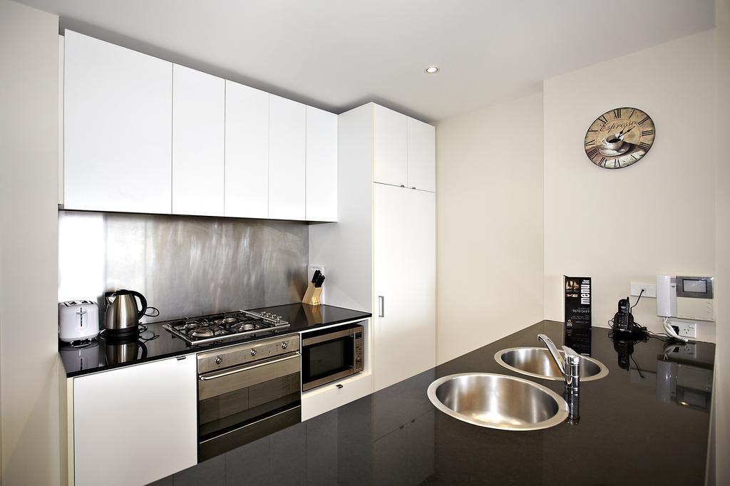 Astra Apartments Мельбурн Номер фото