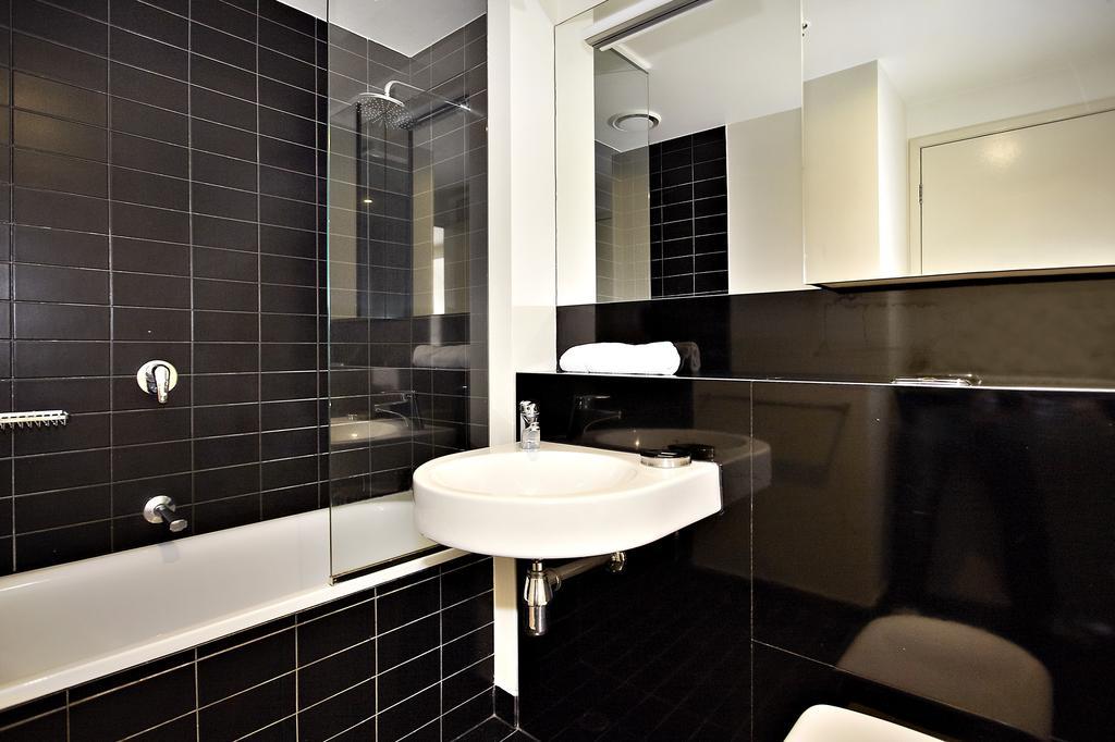 Astra Apartments Мельбурн Номер фото