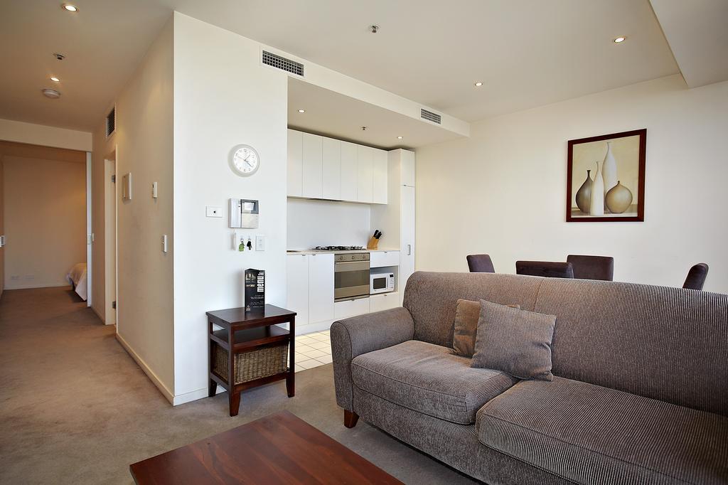 Astra Apartments Мельбурн Номер фото